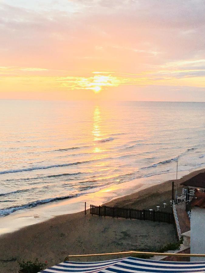 Anzio A Picco Sul Mare! Apartamento Exterior foto